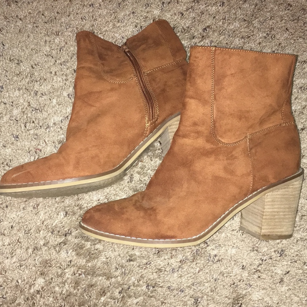CHIC BROWN LOW-CUFF BOOTIES